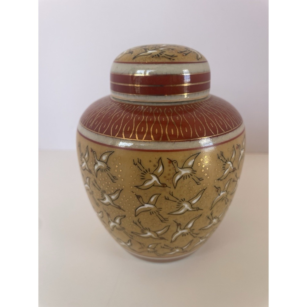 Vintage Japanese Ginger Jar Vase Crane Motif Gold Red Lidded Urn Made in Japan - Picture 4 of 16